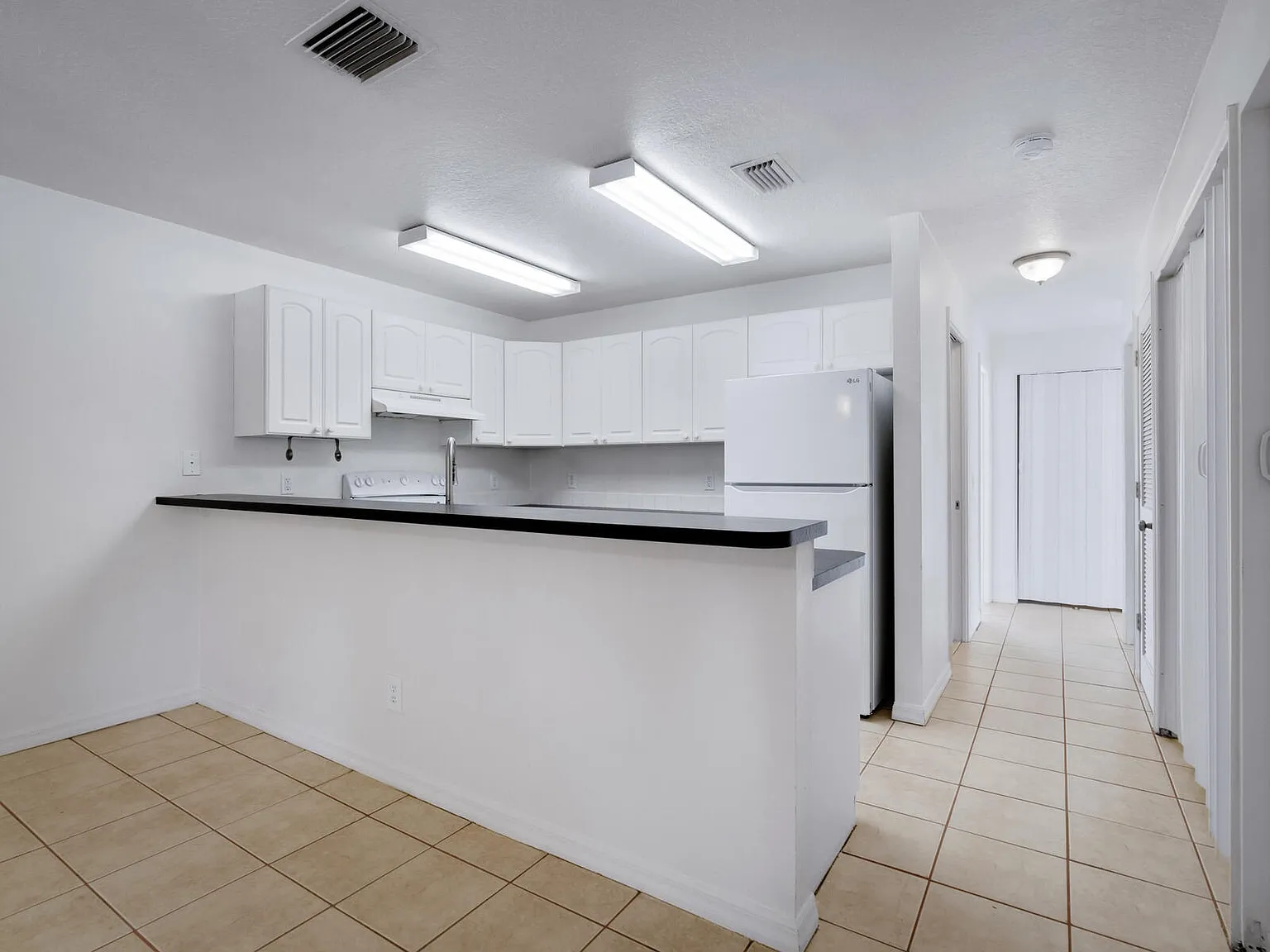 4 bed, 1201 sqft, $2,500 — Photo 3