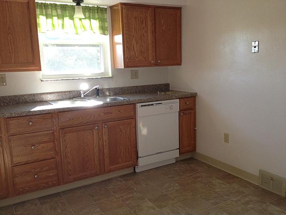 2nd image of 904 Cribbs St