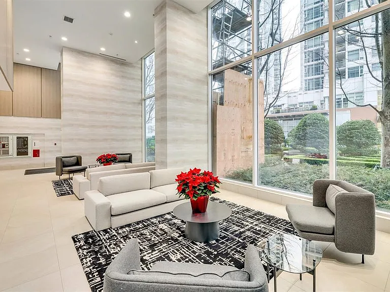 1077 Marinaside Cres #1707 — Photo 4