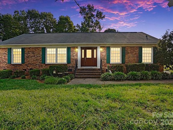 2nd image of 548 Jasin Dr