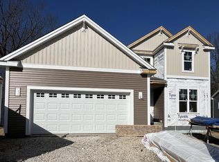 305 Paradise Ct, Hartland, WI 53029