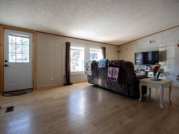 5th image of 166 N Gordon Rd