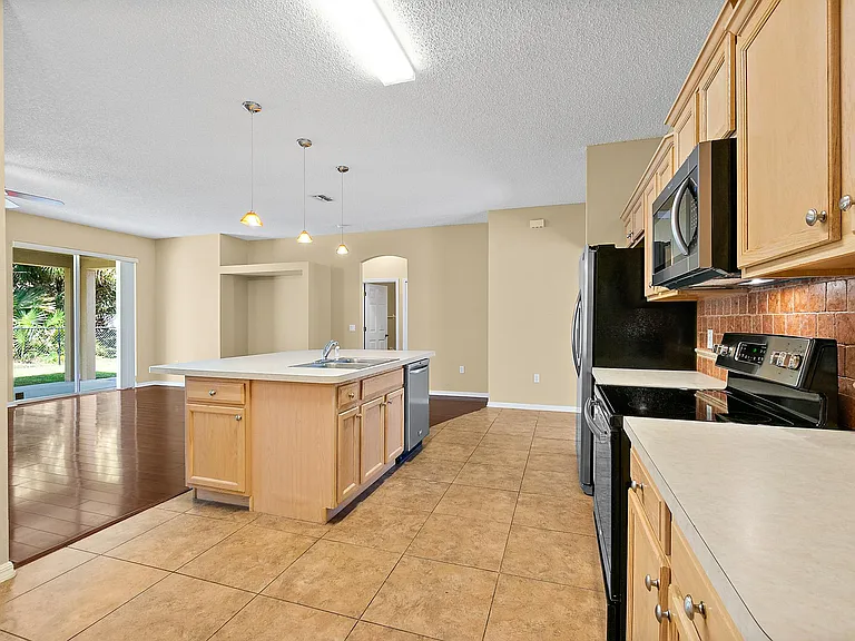 37 Pine Grove Dr — Photo 7