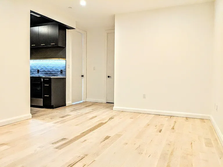 1816 Gates Ave #2AA — Photo 17