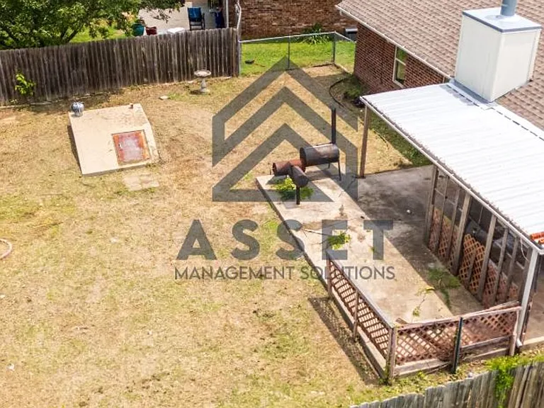 1605 Blessing Ct — Photo 6