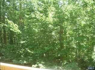 260 Westervelt Ln, Mahwah, NJ 07430