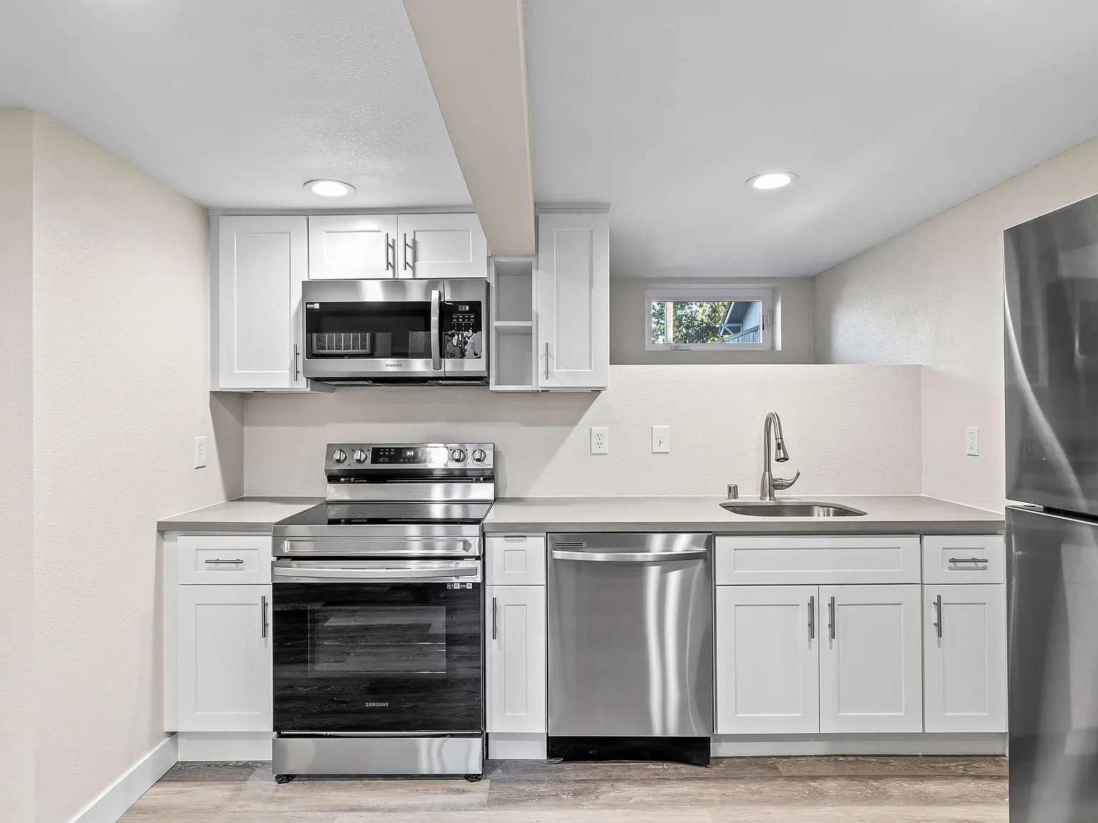 2 bed, 1050 sqft, $2,200 — Photo 3