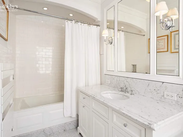 131 East 69th Street image 11 of 15