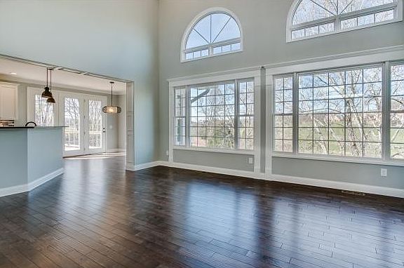 4th image of 140 Forest Ln N