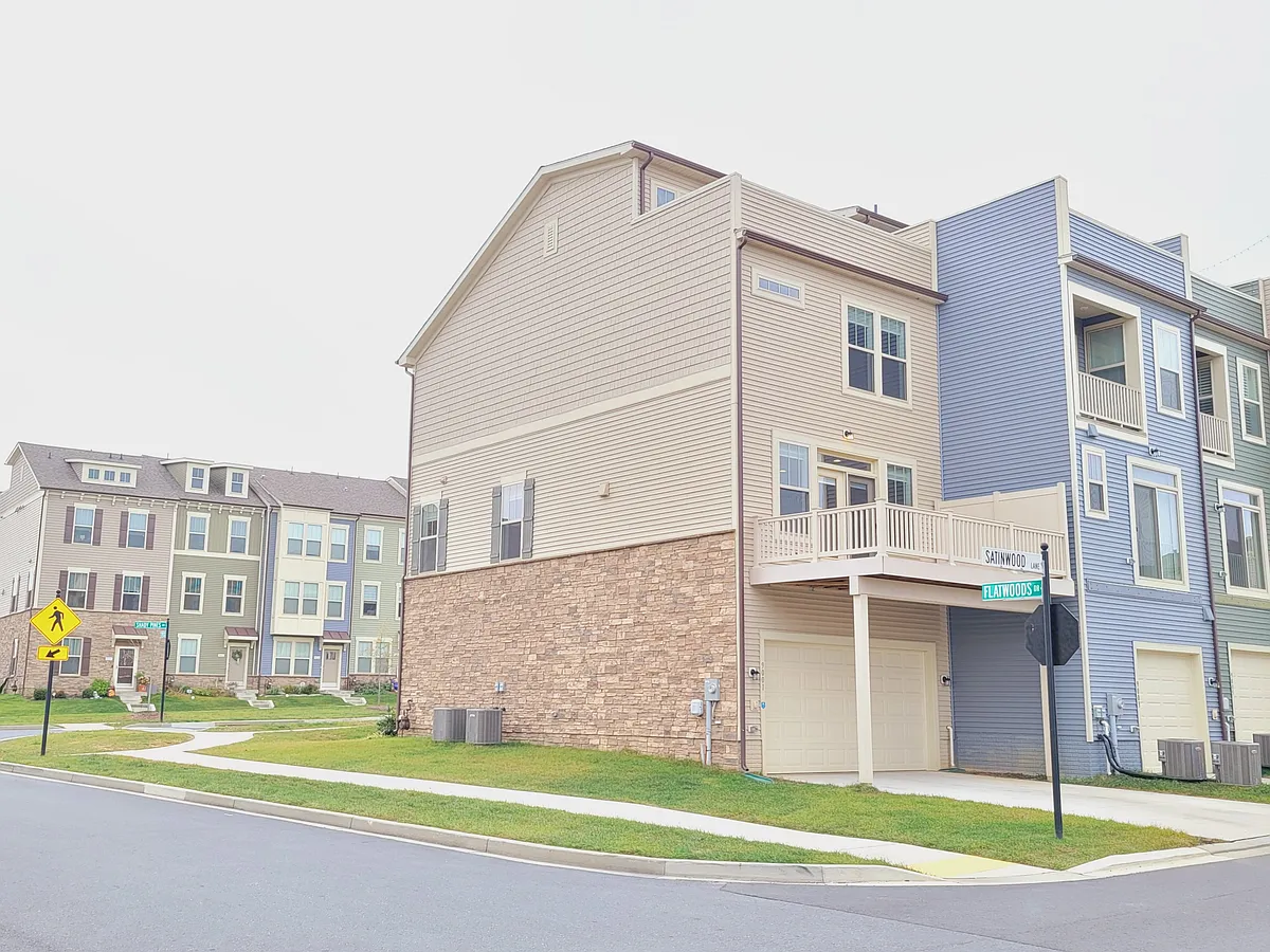 Building Photo - 9001 Shady Pines Dr