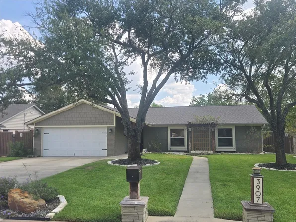 3907 Oak Bend Dr, Bryan, TX 77802