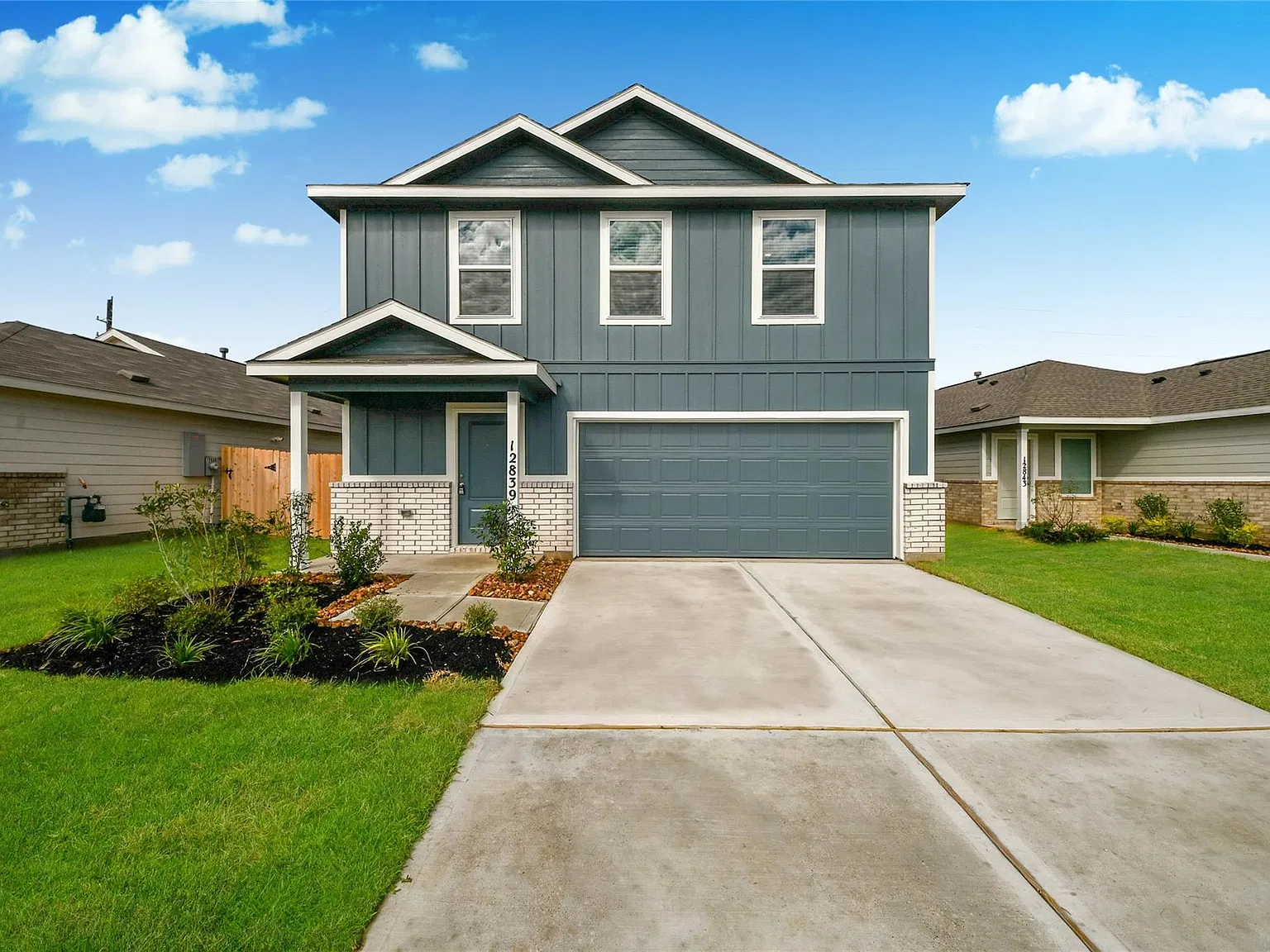 4 bed, 2.5 bath, 1979 sqft, $2,060 — Photo 2