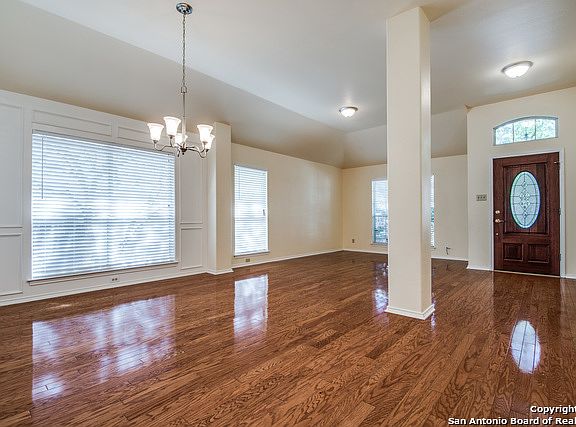 4th image of 15114 Oak Briar