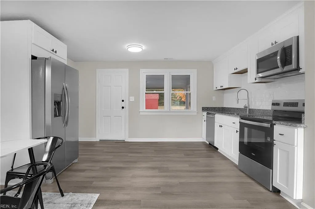 3 bed, 1208 sqft, $2,425 — Photo 4