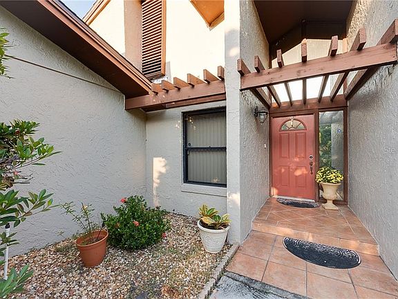 4th image of 1308 Oakwood Ln