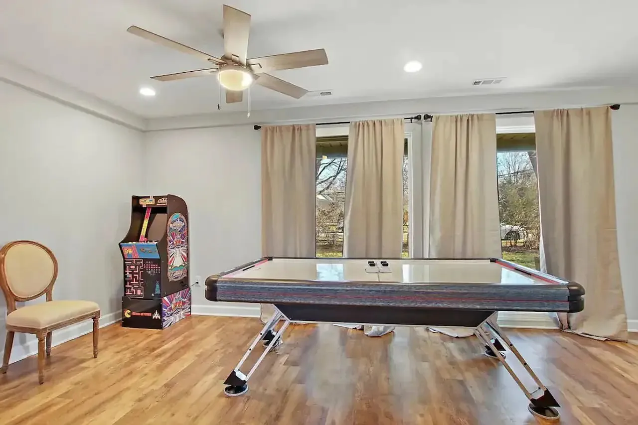 3 bed, 1742 sqft, $5,500 — Photo 4