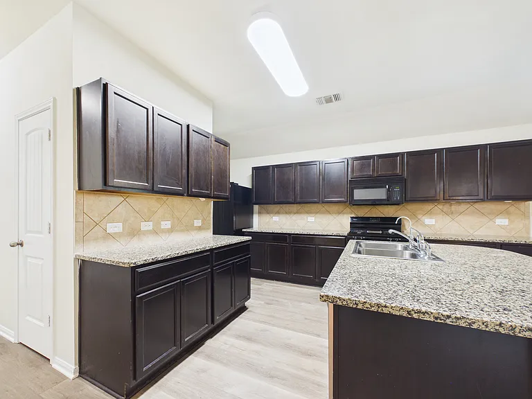 607 Luna Vista Dr — Photo 13