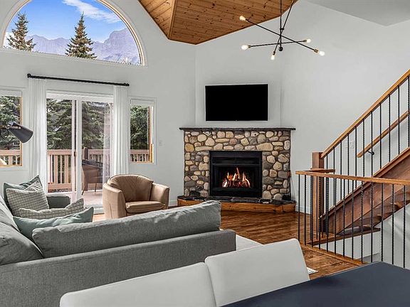 3rd image of 822 SE 5th St #4