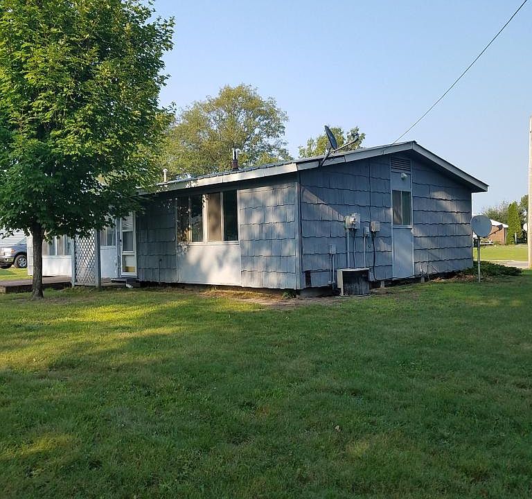 1st image of 10 Cypress Ln