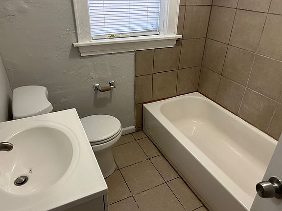 3rd image of 3713 Winnebago St #13