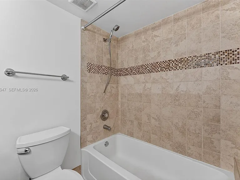 2841 N Oakland Forest Dr #110 — Photo 18