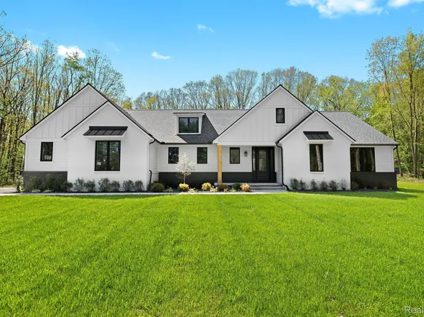 5697 Evergreen Knl, Howell, MI 48855