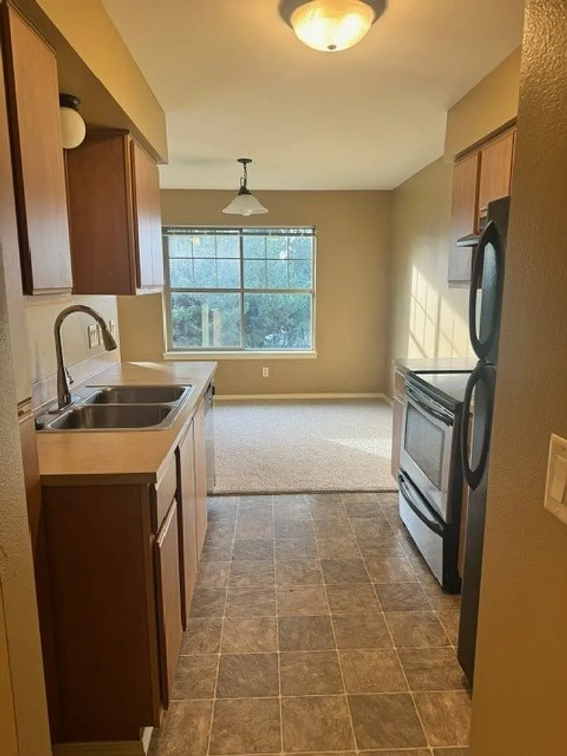 195-Santiam Village Apartments — Photo 3