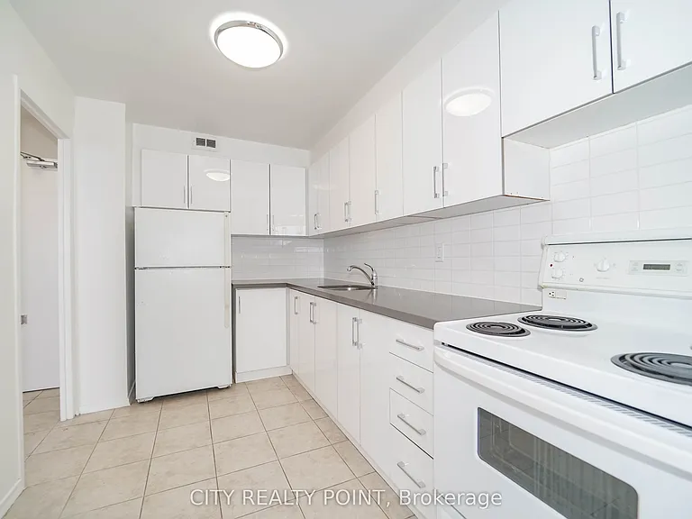 6200 Bathurst St #1412 — Photo 9