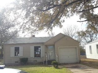 206 E Douglas Dr, Midwest City, OK 73110