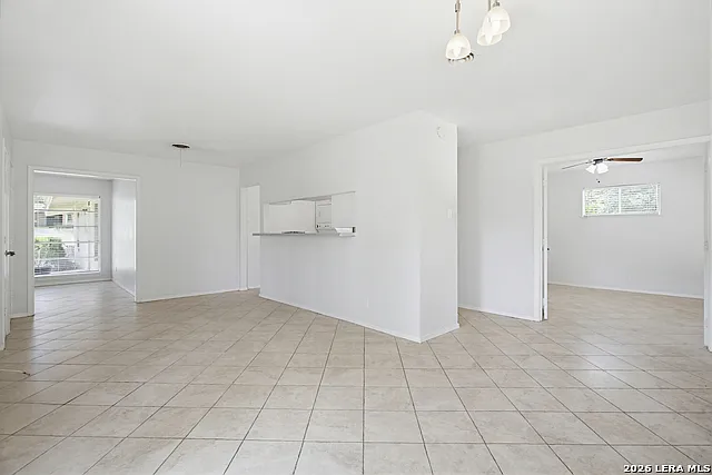 2125 E Lawndale Dr — Photo 7