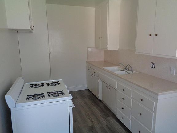 5th image of 799 E 46th St APT 9