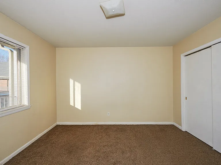 2414 Memorial Blvd #4 — Photo 4