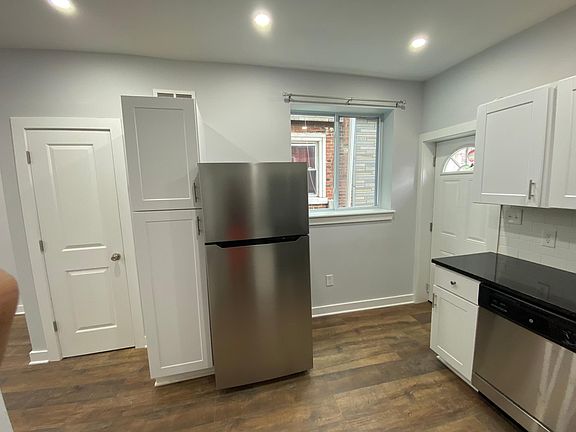 4th image of 1924 S Salford St