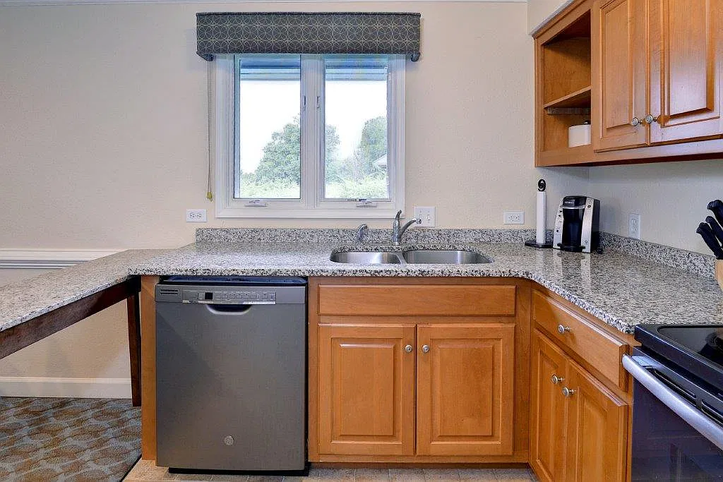 2 bed, 1401 sqft, $3,300 — Photo 2