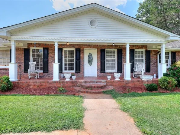 1605 Lake Lucerne Rd SW, Lilburn, GA 30047