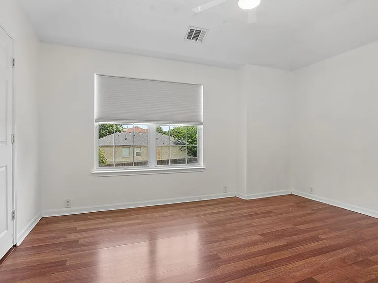 14621 Lantern Dr — Photo 27