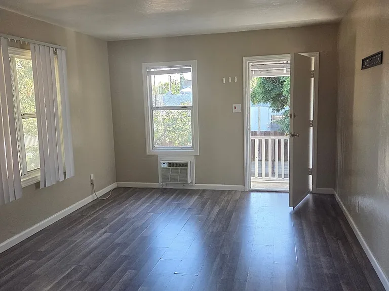1385 Columbia St #B — Photo 5