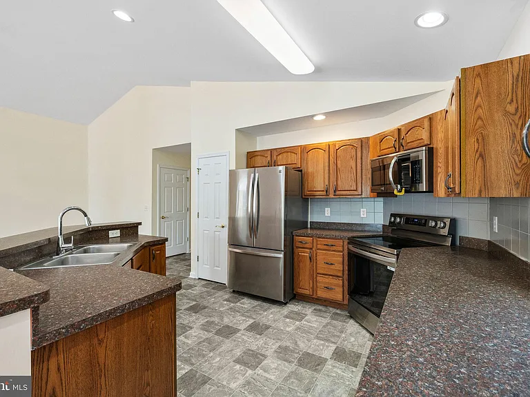686 Lake Caroline Dr — Photo 10