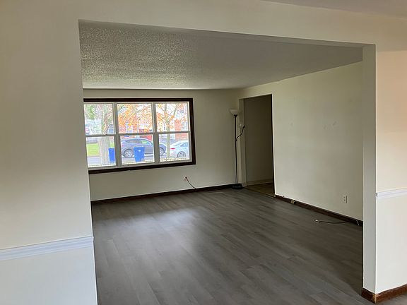 2nd image of 148 Fairgreen Dr #2