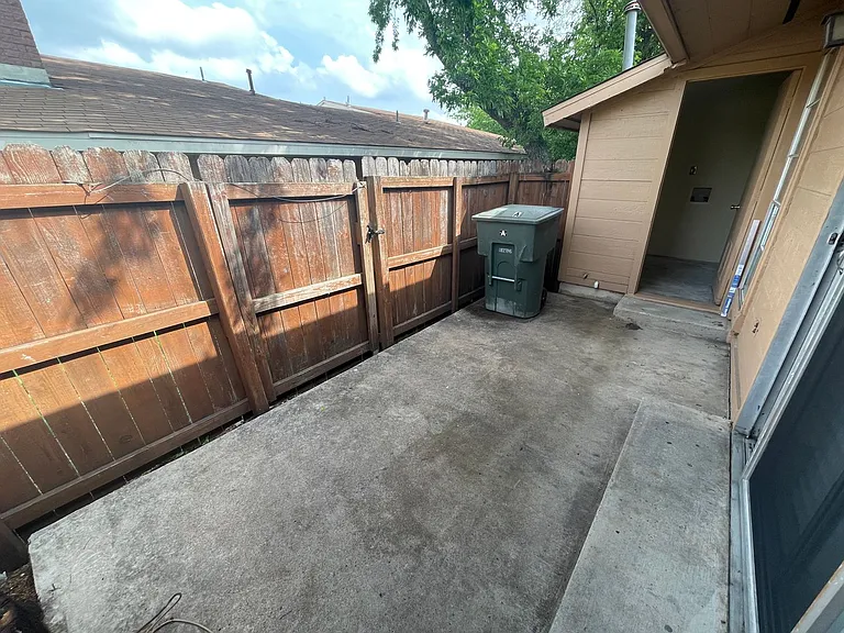 2206 Silverway Dr — Photo 20