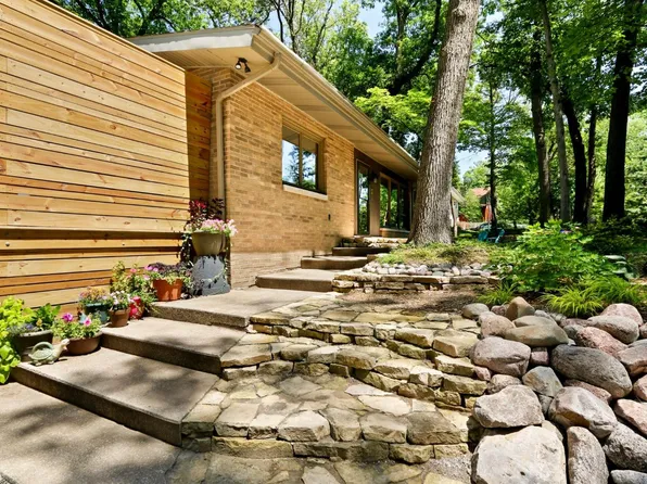 106 Knoelke Dr, Porter, IN 46304