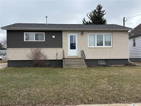 201 7th AVENUE N, Yorkton, SK S3N 0X3