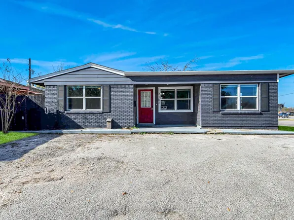 2102 Dewberry Ln, Pasadena, TX 77502