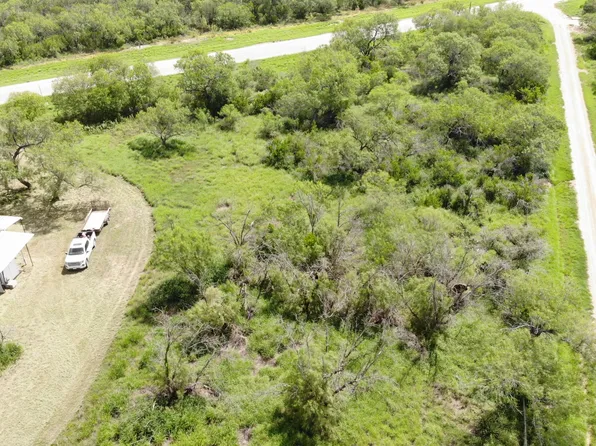 702 E Ave I LOT MULTI, Christine, TX 78064