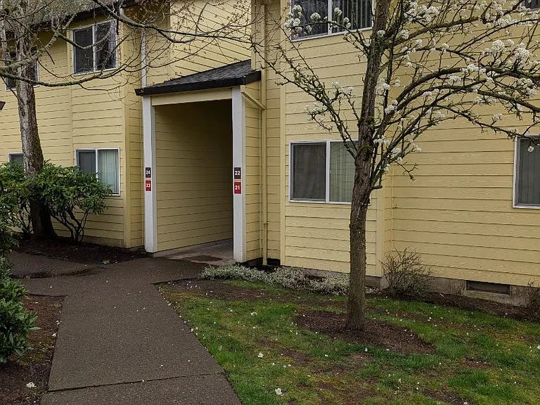 Wellington Estates — Photo 13