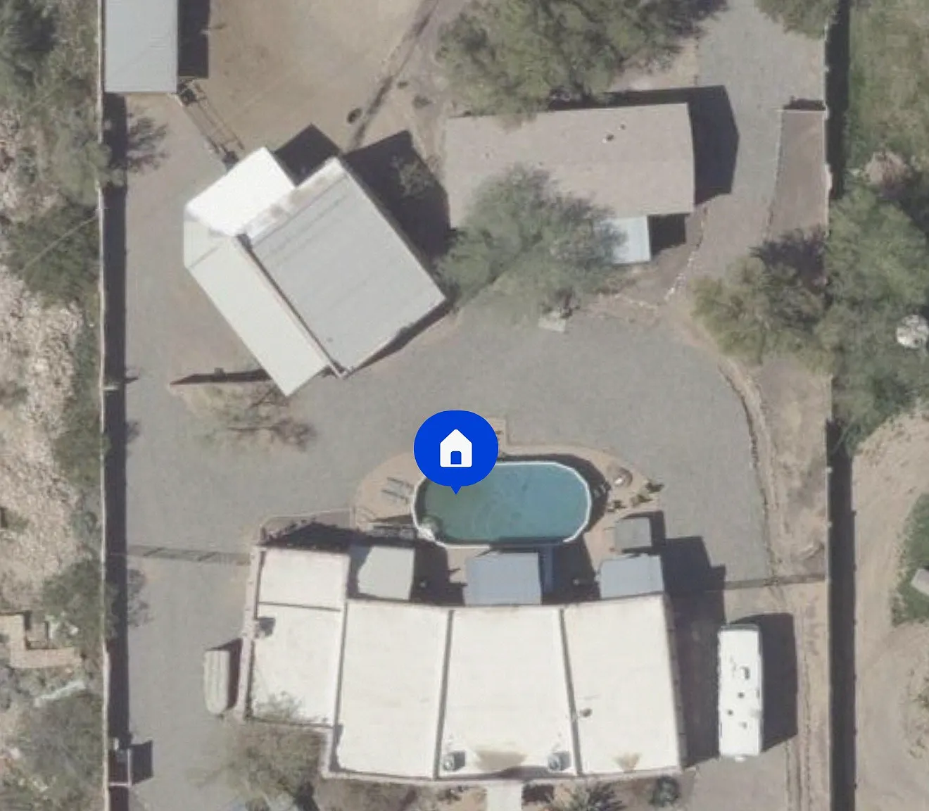 8 bed, 5000 sqft, $6,900 — Photo 2