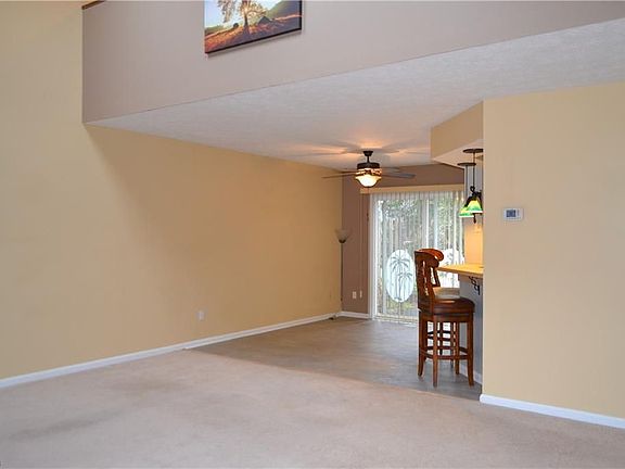 5th image of 620 Windsor Ln
