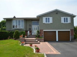 118 Haypath Rd, Bethpage, NY 11714