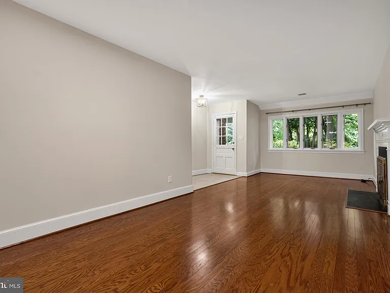 8023 Washington Ave — Photo 7