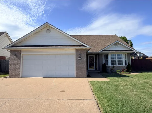 903 Hunter Rdg, Siloam Springs, AR 72761